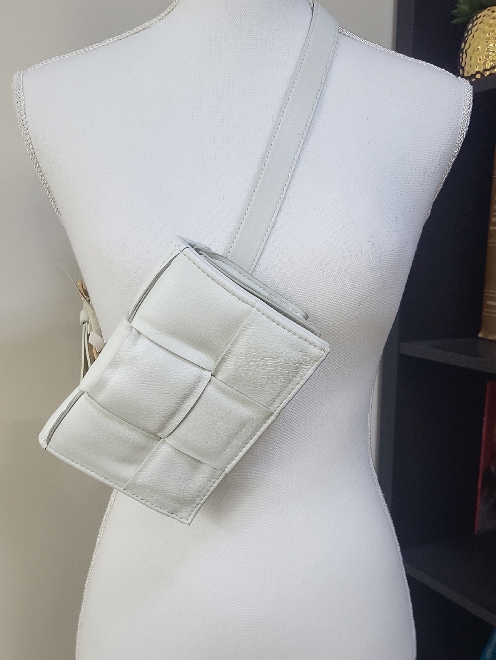 STEVE MADDEN White Quilted  Crossover Belt Bag Size XL (Belt)